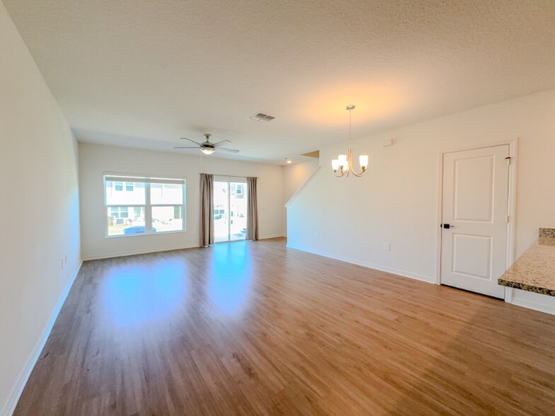 Building Photo - 9419 Westside Hls Dr