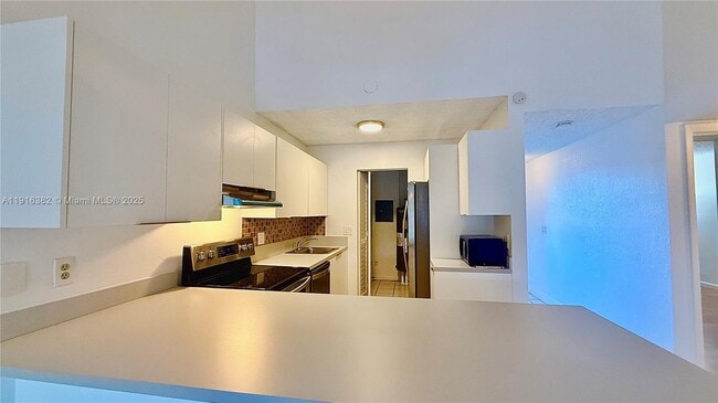 Building Photo - 6969 SW 36th Dr