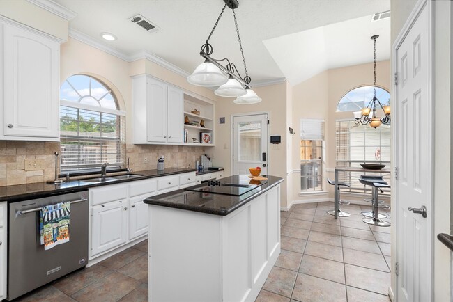 Building Photo - 22007 Crossbrook Dr