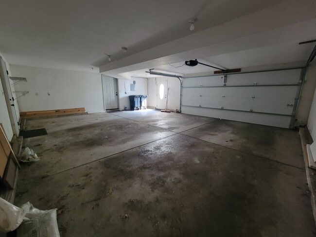 Building Photo - Beautiful Single-Family Home Litchfield NH for Rent