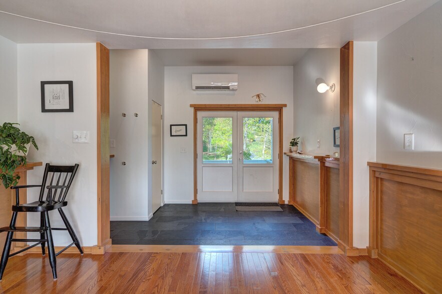 Entry / Mudroom - 300 John Lemley Ln
