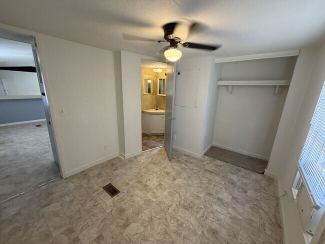 Building Photo - 1317 Clark St