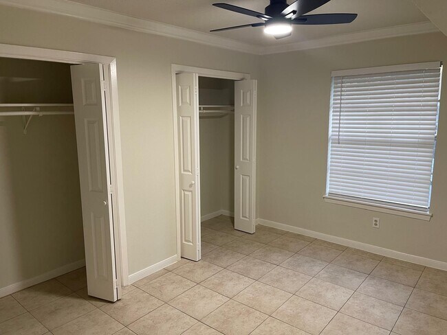 Building Photo - 8229 Kingsbrook Rd