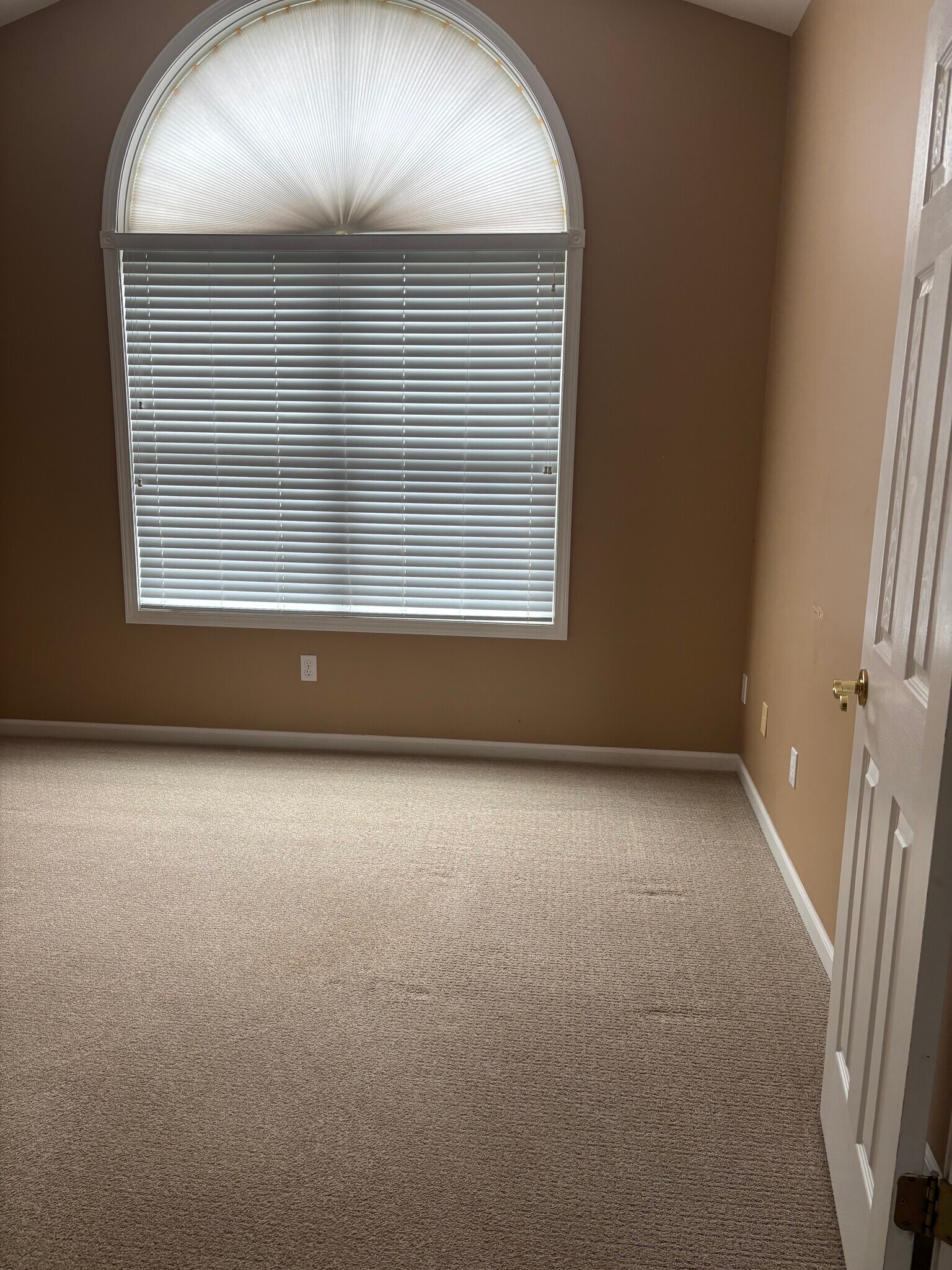 Jack/Jill front bedroom#2 - 5225 E Dee Woods Rd