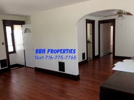 Building Photo - 100 Somerton Ave