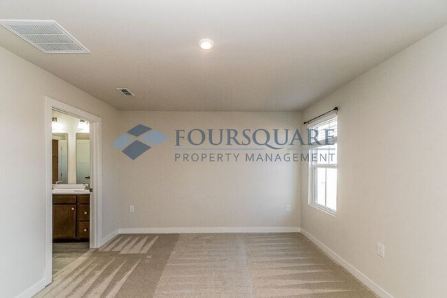 Building Photo - Ranch Home | Open Floor Plan | Attached Garage| Office