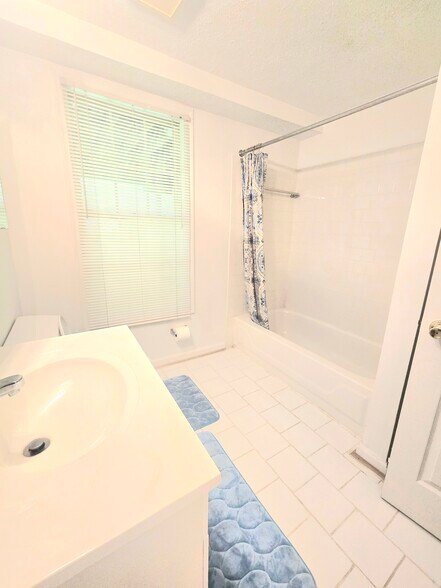 Building Photo - 14705 Dunwood Valley Dr