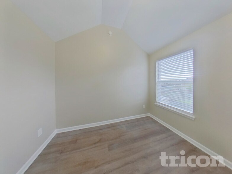 Building Photo - 2752 Huntcliff Dr