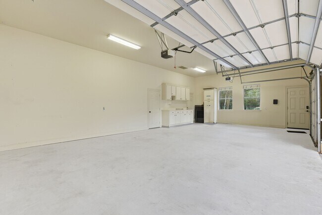 Building Photo - 30 N Palmiera Cir