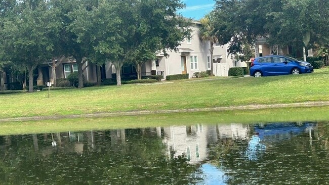 Building Photo - 8639 Via Trieste Dr