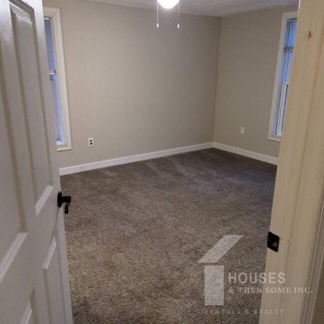 Building Photo - 443 Chastain Rd