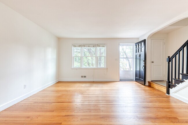 Building Photo - 132 Dumbarton Rd