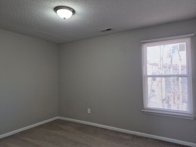 Building Photo - Landstown