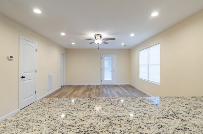 Building Photo - 933 Warrior Hill Dr