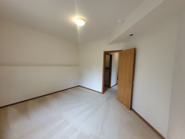 Building Photo - Charming Split-level 4 Bedroom Home - E Mc...