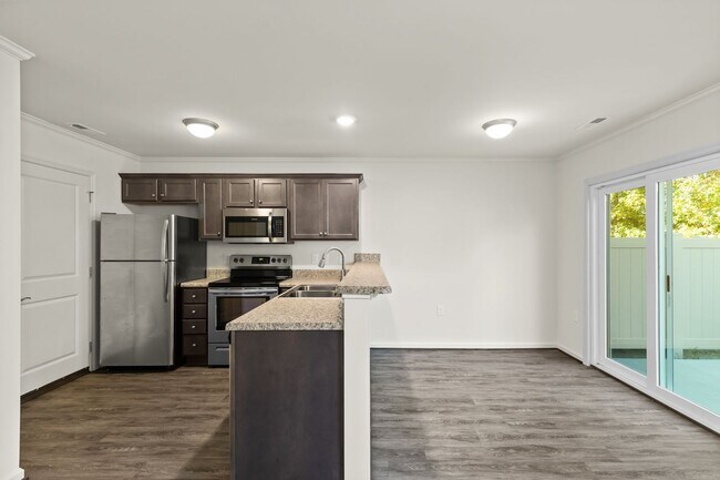 Building Photo - 2 Bed 2.5 Bath Townhome