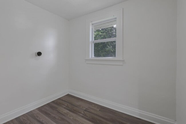 Building Photo - 450 S Terrace Ave