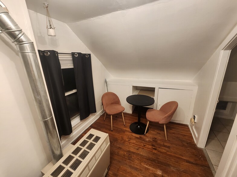 Building Photo - 409 Saint Paul St