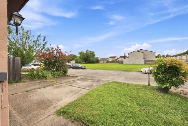 Building Photo - 12522 Autumn Leaf Ln