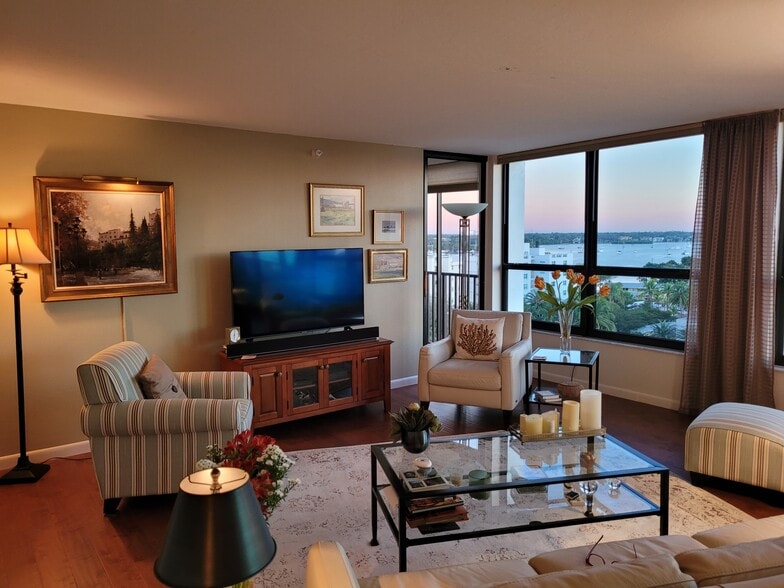 Building Photo - 11 Sunset Dr