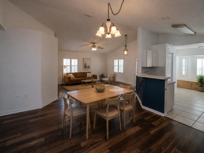 Building Photo - 405 Island View Cir