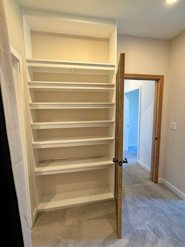 Building Photo - Corner Unit With Views