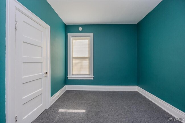 Building Photo - 507 W Delavan Ave