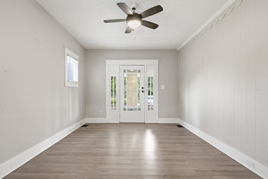 Building Photo - 3204 S Crums Ln
