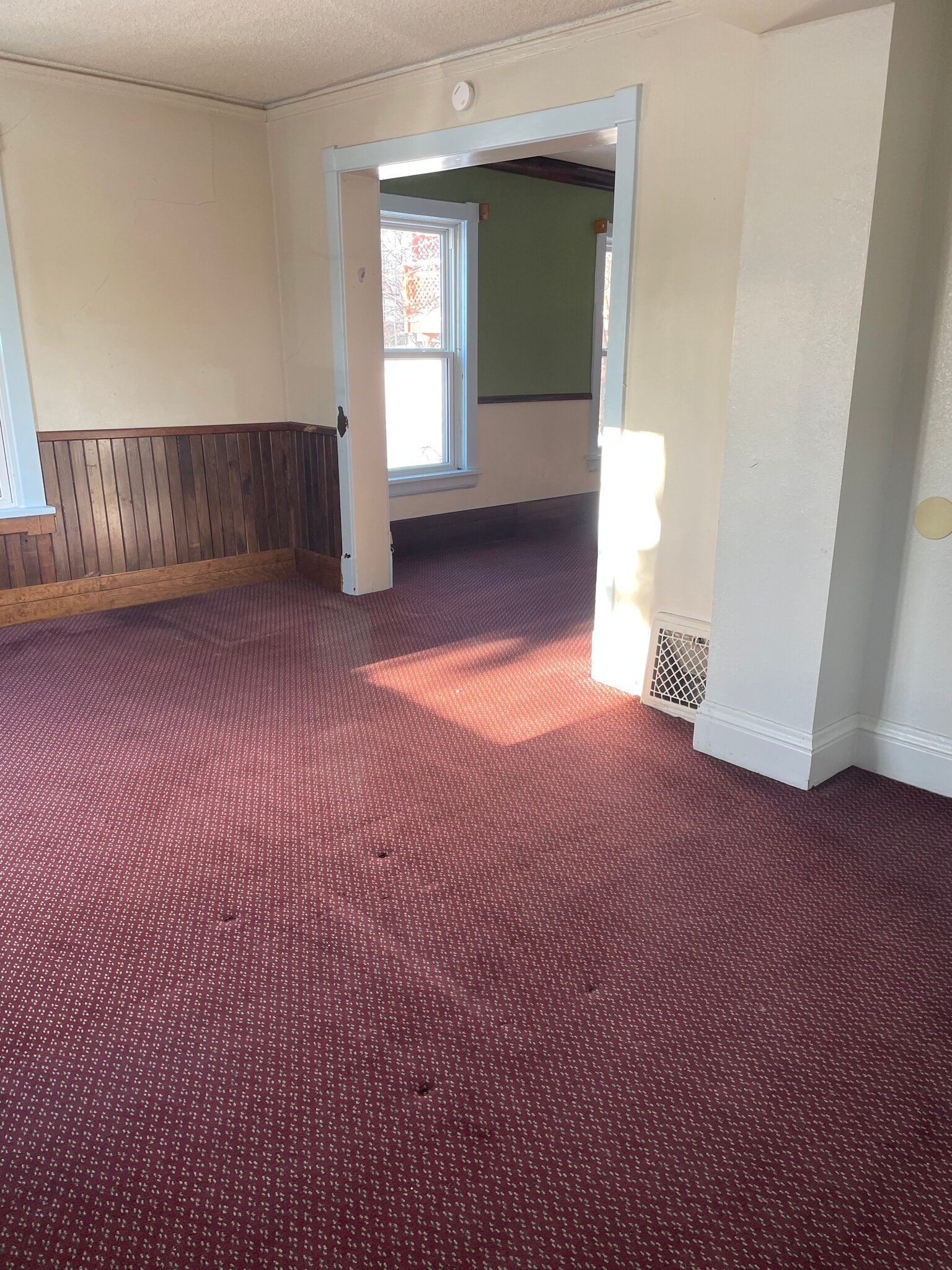 Building Photo - 526 1/2 E 7th St