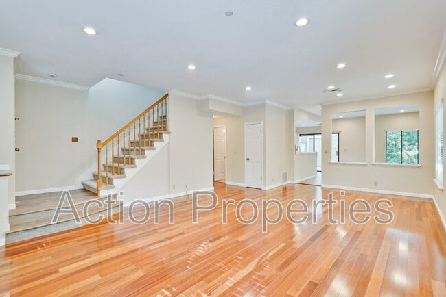 Building Photo - 947 La Mesa Terrace