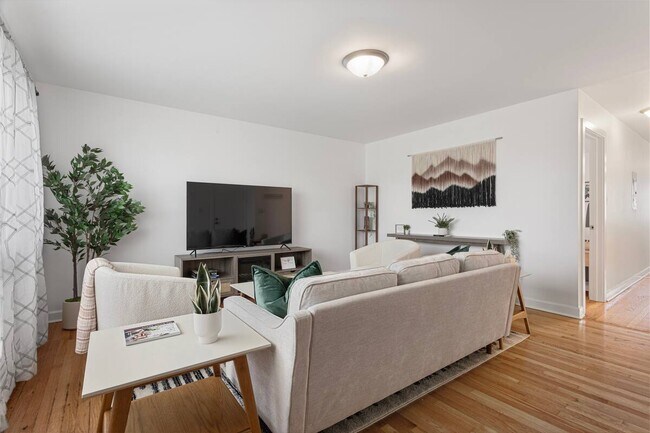 Building Photo - 9662 Golf Terrace