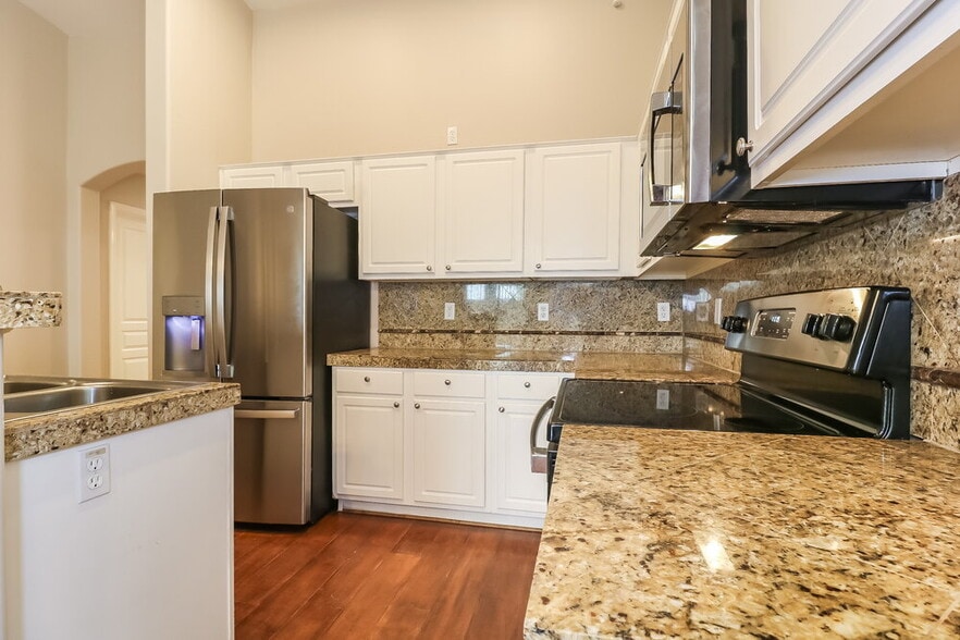 Building Photo - 4608 S 26th Ln