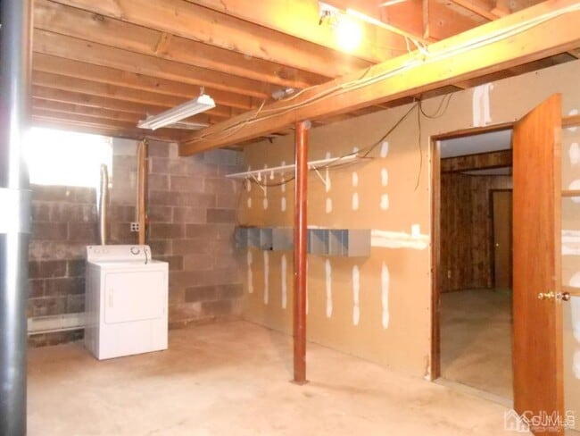 Building Photo - 512 Sharon Garden Ct