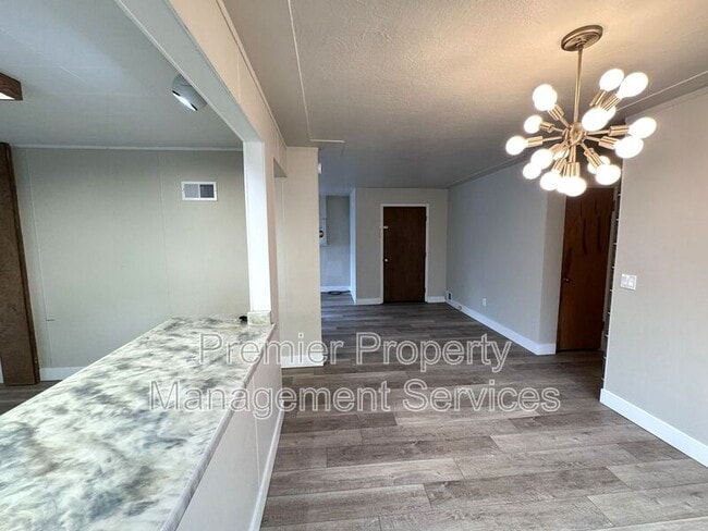 Building Photo - 2607 Glenwood Ln