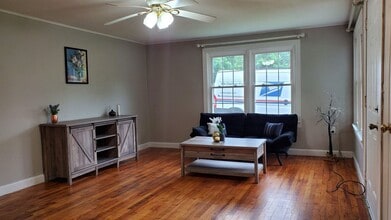 Building Photo - Charming 2 Bedroom House with fenced in backyard (photos coming soon)