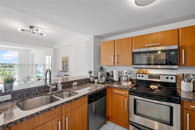 Building Photo - 6362 Collins Ave