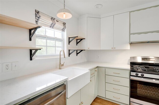 Building Photo - 3301 Bengston St