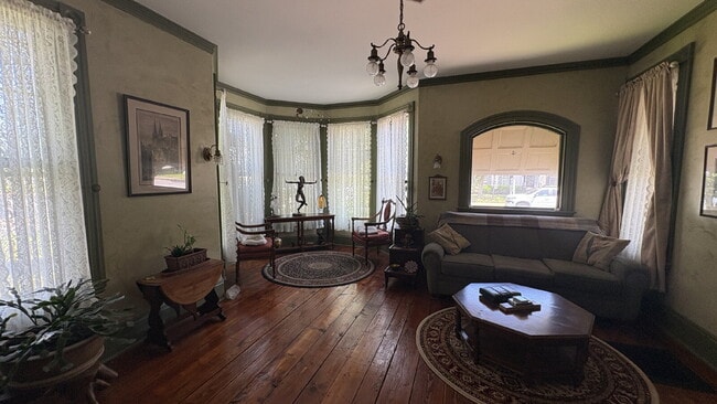 Building Photo - Stunning 4BR Victorian Home with 6 Off-Street Parking Spaces – Flexible Mid- to Long-Term Rental ...