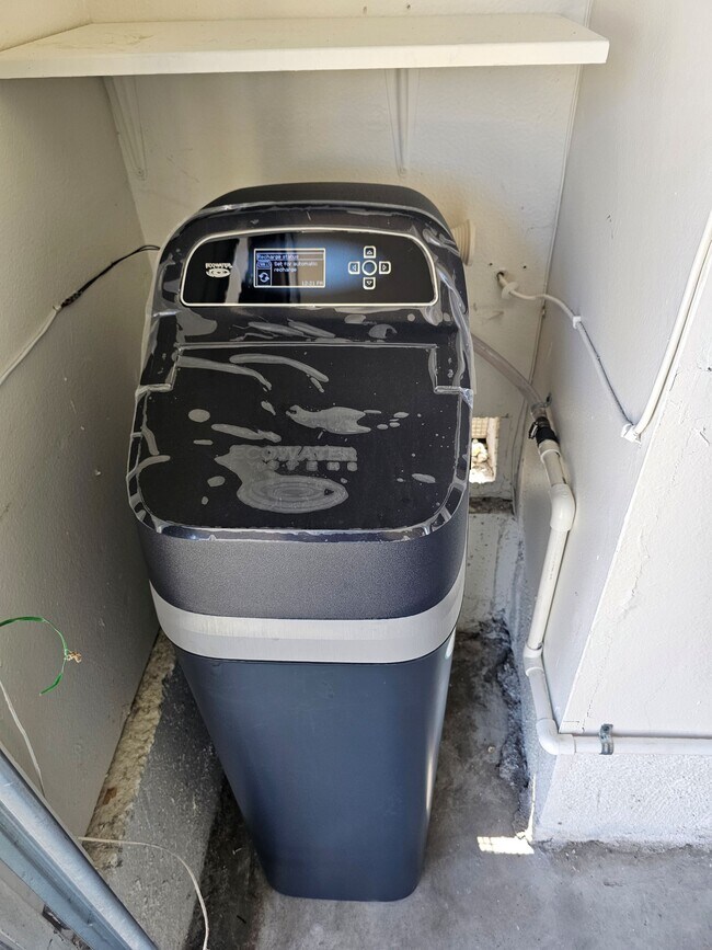 Building Photo - 25 Weepingwood