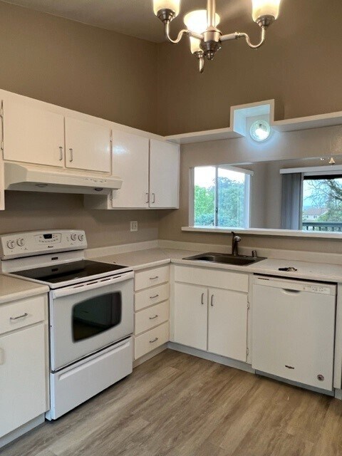 Primary Photo - 1632 Ashwood Dr