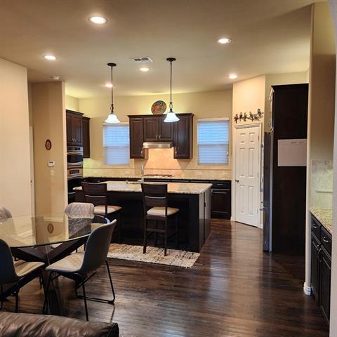 Building Photo - 10082 Drawbridge Dr