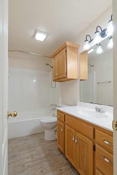 Building Photo - 4115 Primrose Ln