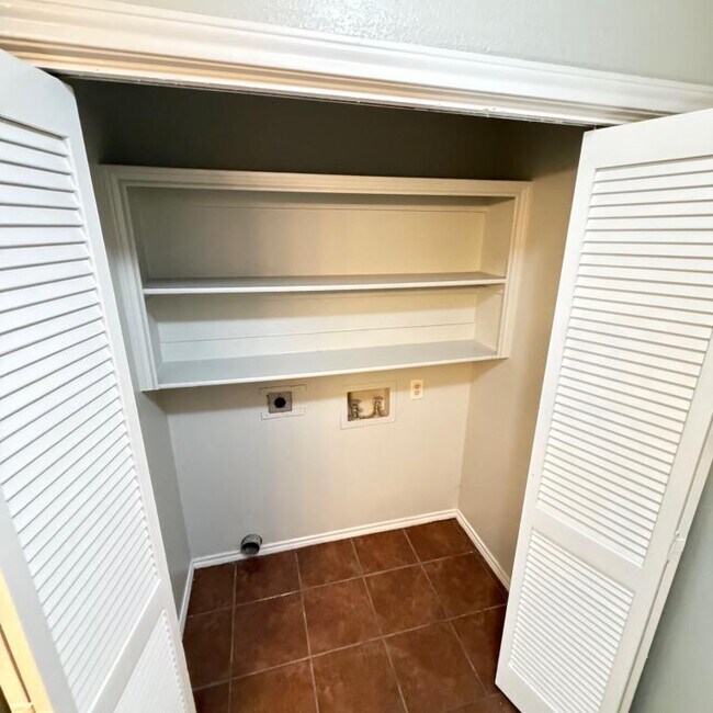 Building Photo - 5319 Waterford Dr