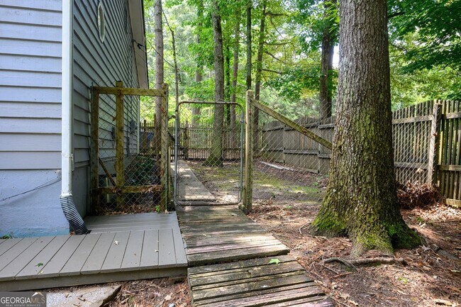 Building Photo - 2100 Whitebluff Way