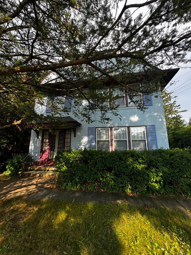 Building Photo - 809 Whitney Ave