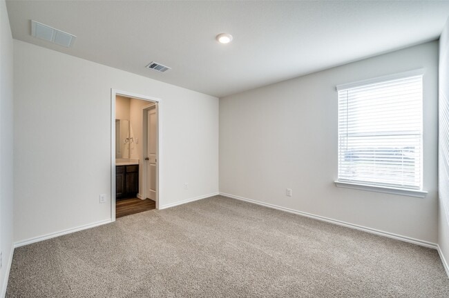 Building Photo - 7024 Vining Dr