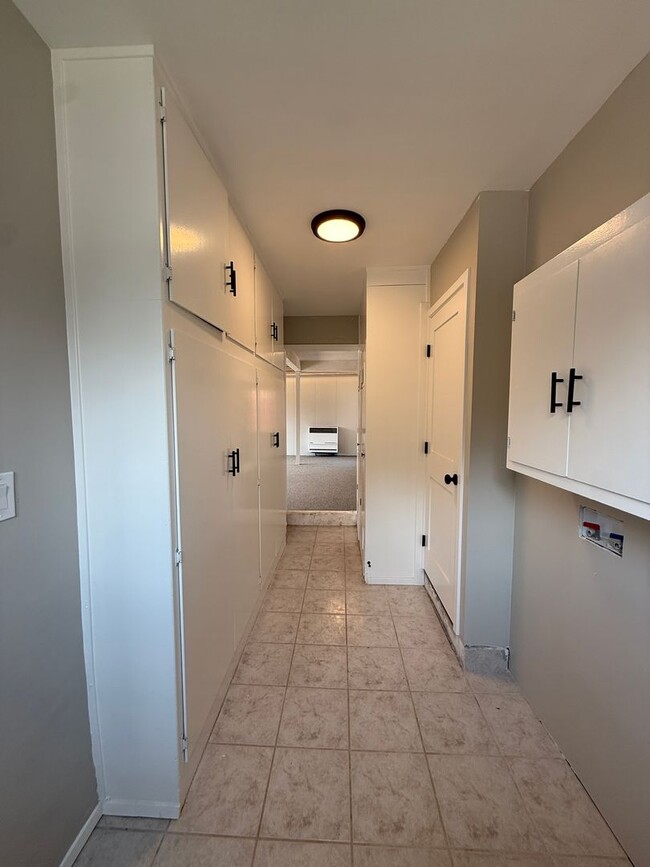 Building Photo - Centrally Located Single Story Updated Home