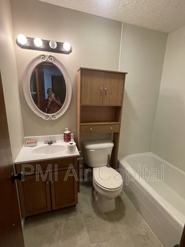 Building Photo - 1706 S Fern St