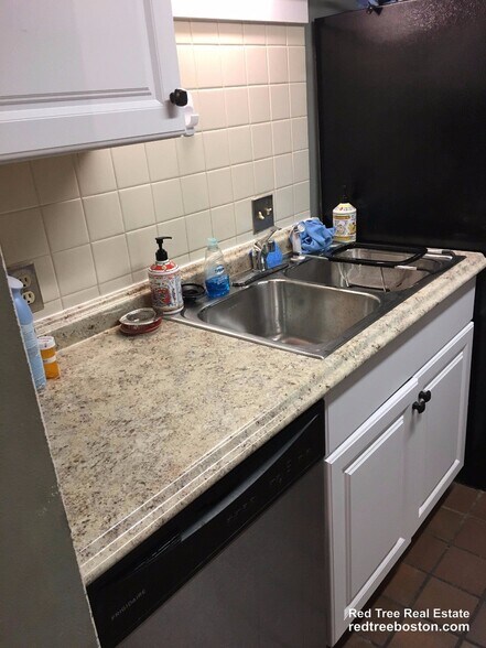 Building Photo - 103 Gainsborough St