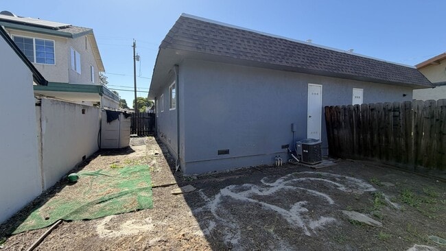 Building Photo - 1680 Barrus Ave